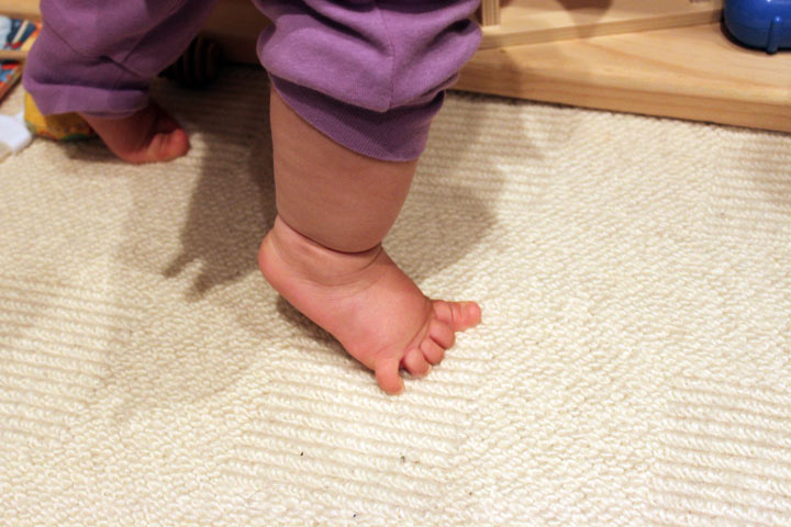 baby walks on tiptoes 10 months